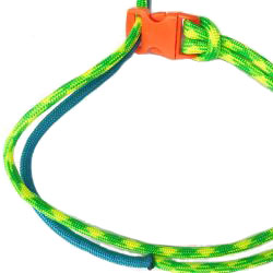 Two color cobra weave paracord bracelet step 4